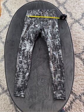 Lululemon athletica Abstract Black & Gray Patterned Leggings